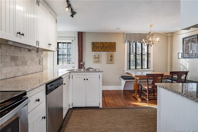 Building Photo - 27 S Main St