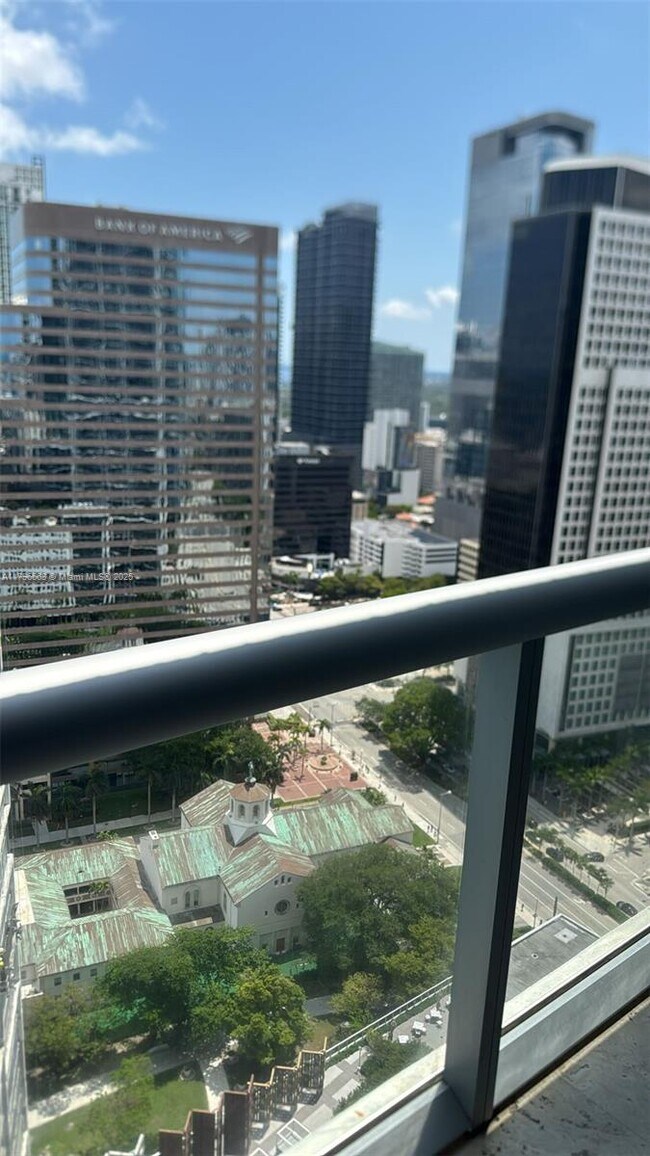 Building Photo - 475 Brickell Ave