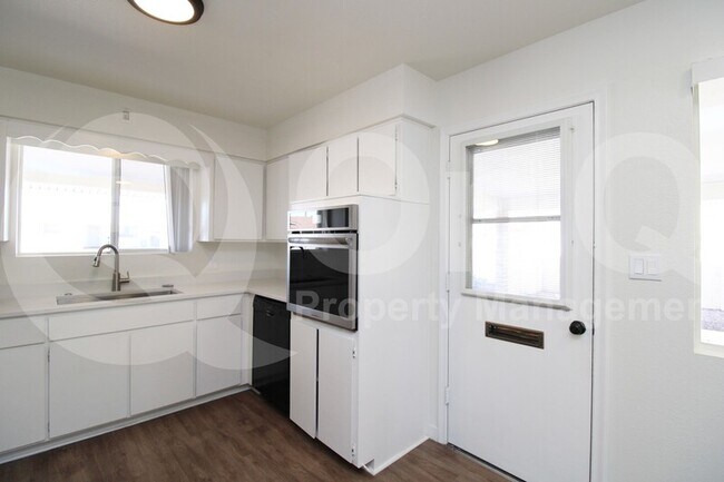 Foto del edificio - 6239 E Butte St