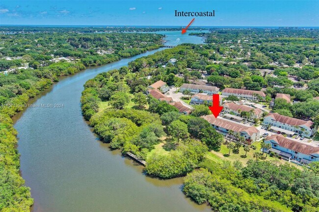 Foto del edificio - 6183 Riverwalk Ln