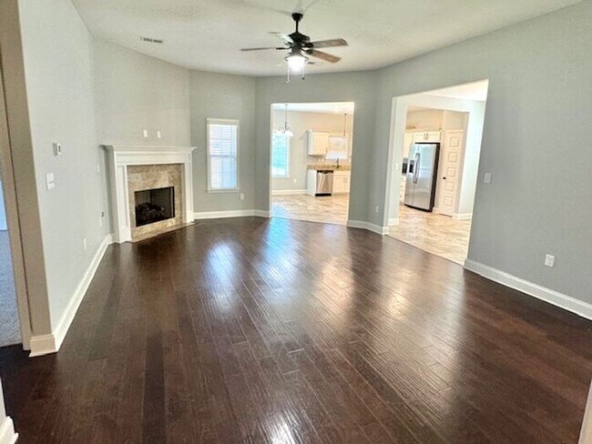 Foto del edificio - Now Leaseing a 4 Bedroom 3 Bath Home In Southeast Memphis