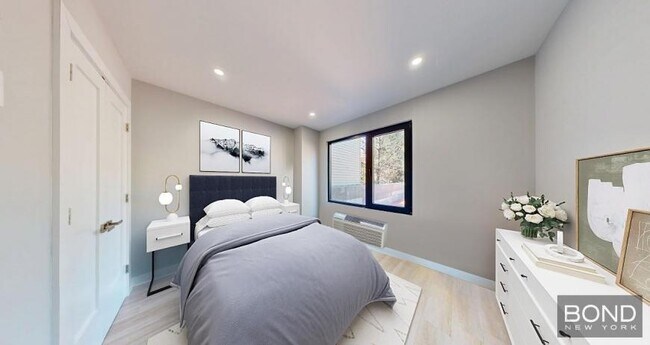 Foto del edificio - 3 bedroom in Queens NY 11102
