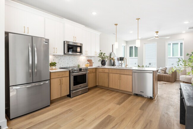 Foto del edificio - 1043 E Trinity Ln