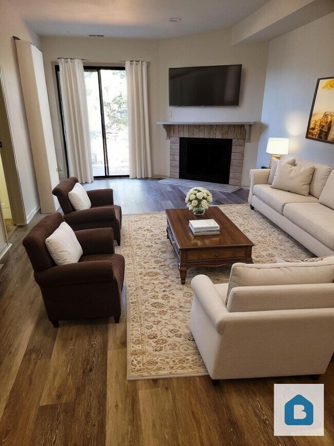 Building Photo - Stunning Mountain Views with Private Garage! 2 Bed/1.5 Bath Townhouse! Coming Late April!