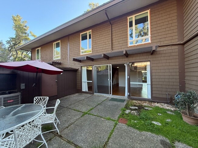 Foto del edificio - SPACIOUS 3 BEDROOM CONDO IN THE MEADOWS HOA – TERRA LINDA