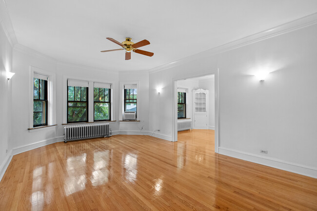 Building Photo - 824 Mulford St
