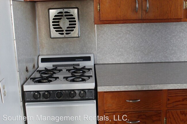 Building Photo - 1 br, 1 bath House - 23 Center St 2nd Floor