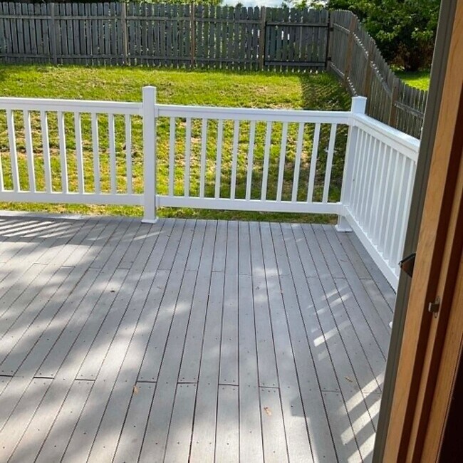 Building Photo - Updated 3BR Home with Fenced Yard – Outside Marquette