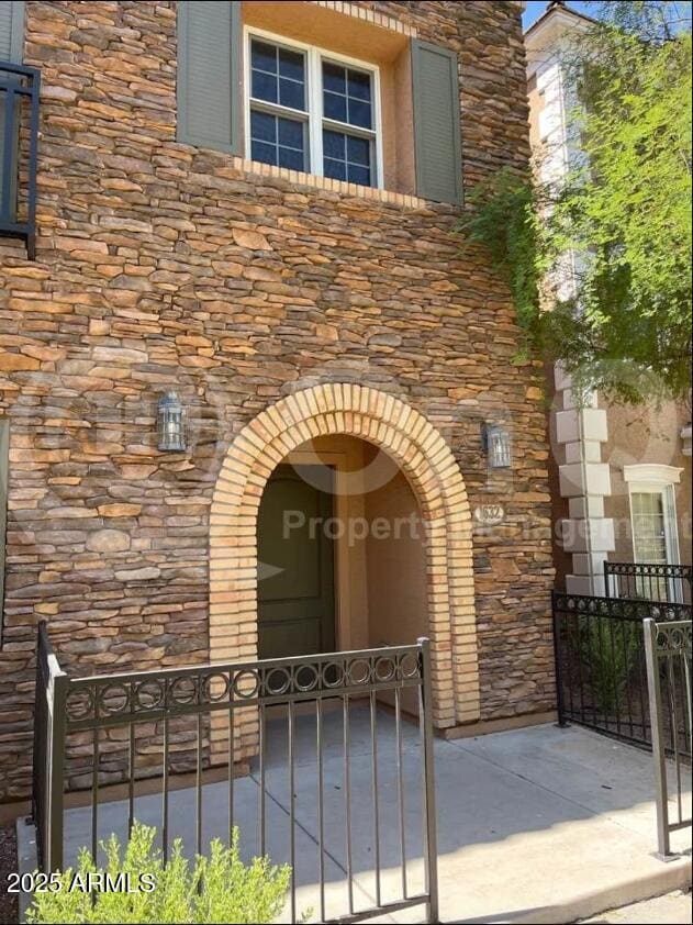 Building Photo - 1632 E Canyon Creek Dr
