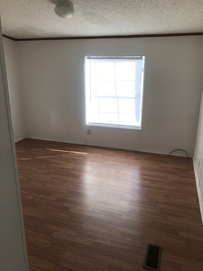 Foto del edificio - 4965 Gladys Owens St