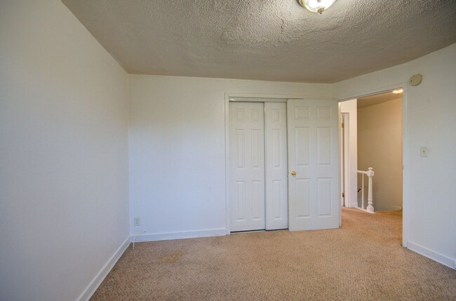 Foto del edificio - 2 bd 1 ba spacious townhome Joliet