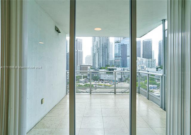 Foto del edificio - 350 S Miami Ave