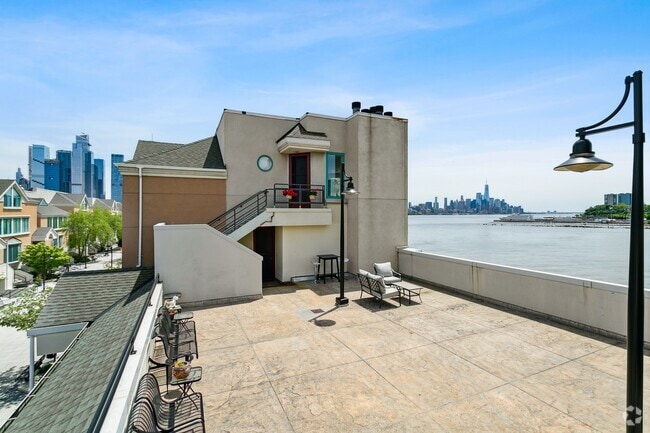 Building Photo - 600 Harbor Blvd