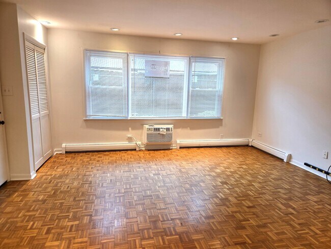 Foto del edificio - 6921 N Ashland Ave