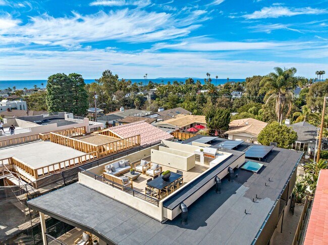 Building Photo - 205 W Avenida San Antonio