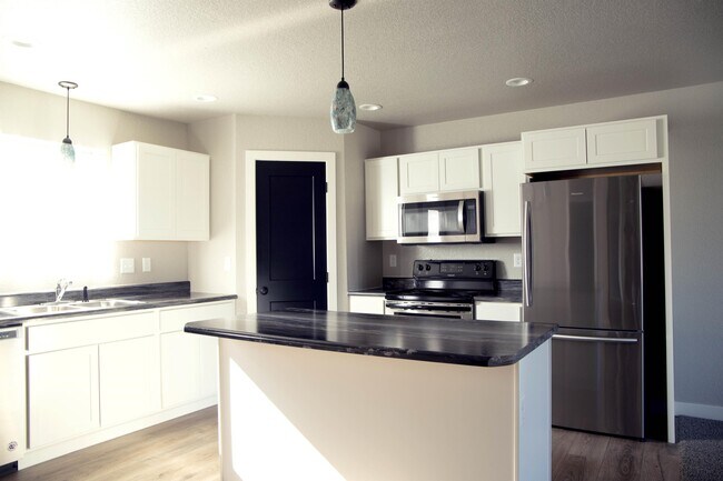 Building Photo - 627 Bomber Way