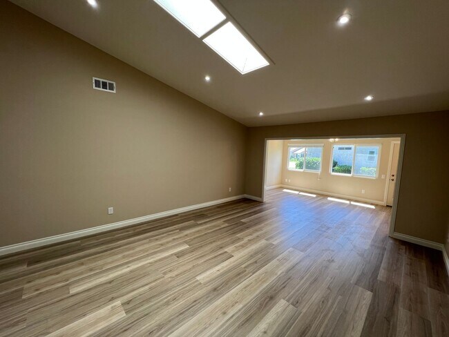 Foto del edificio - Updated 2 bed / 2 bath Capri in Leisure Vi...
