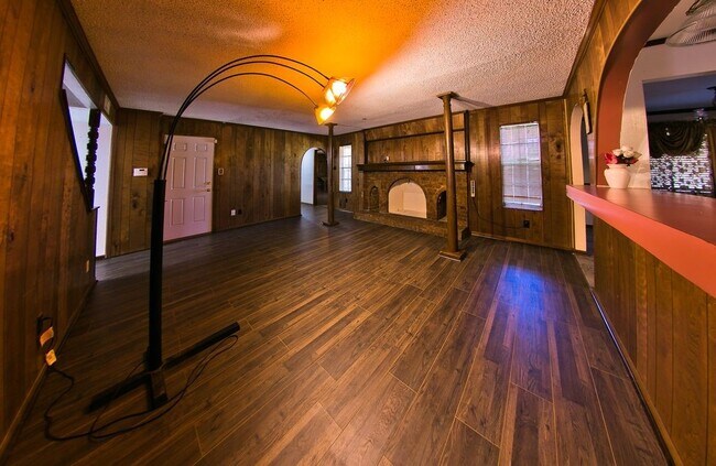 Foto del edificio - 8435 Sterlingshire St