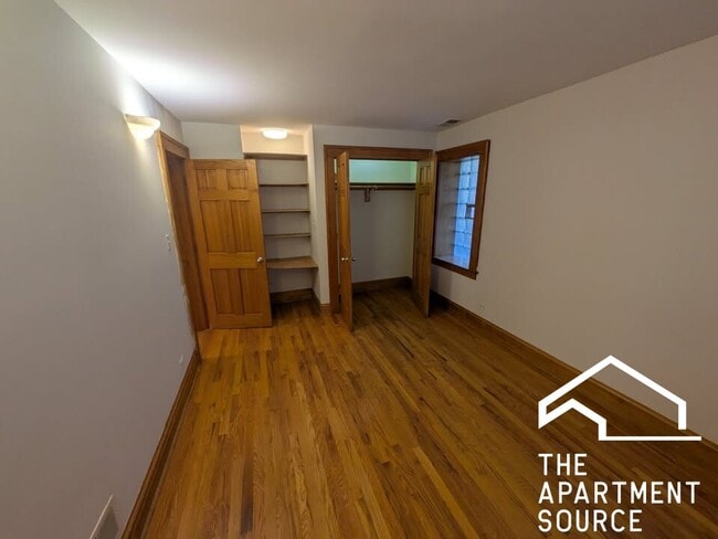 Building Photo - 3242 W Wrightwood Ave