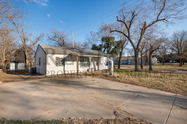 Foto del edificio - 110 N Doris St