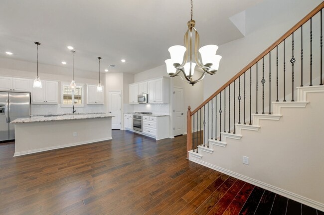 Building Photo - 170 Danbark Dr