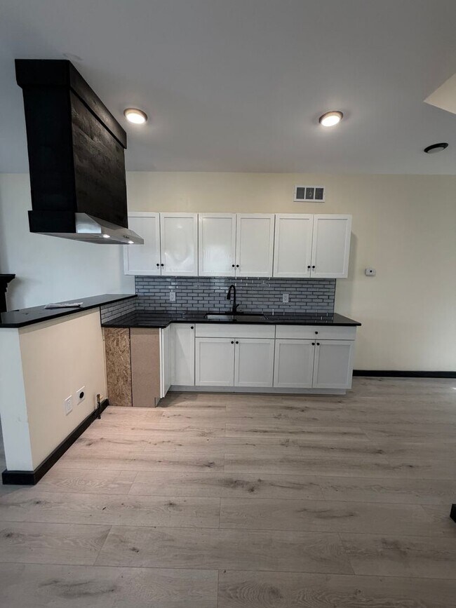 Foto del edificio - 4 bedroom townhouse