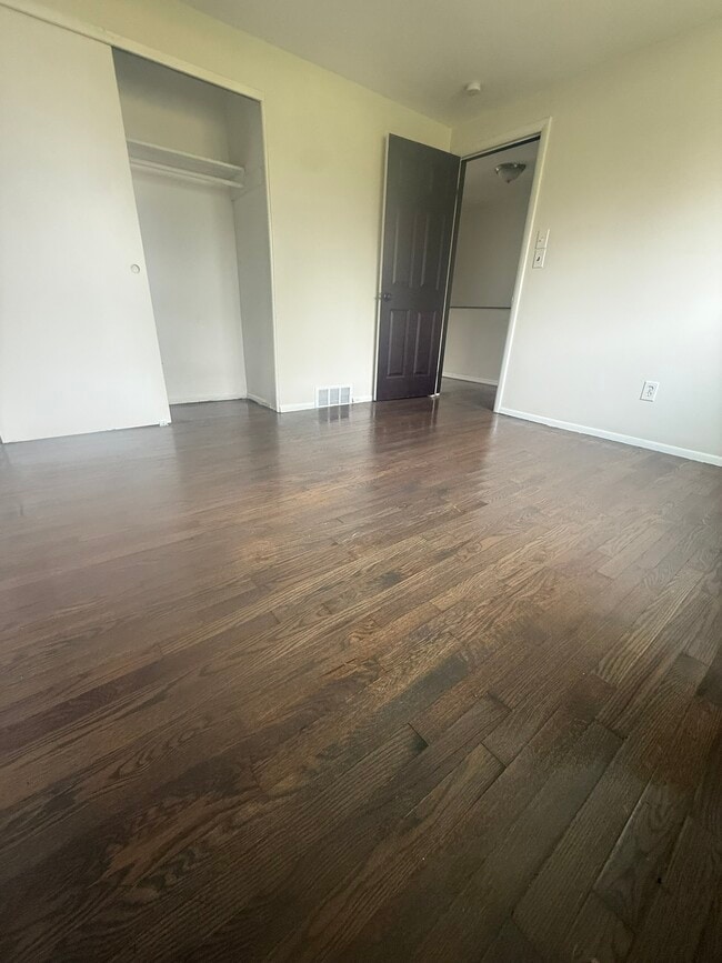 Building Photo - 200 N Christine Cir