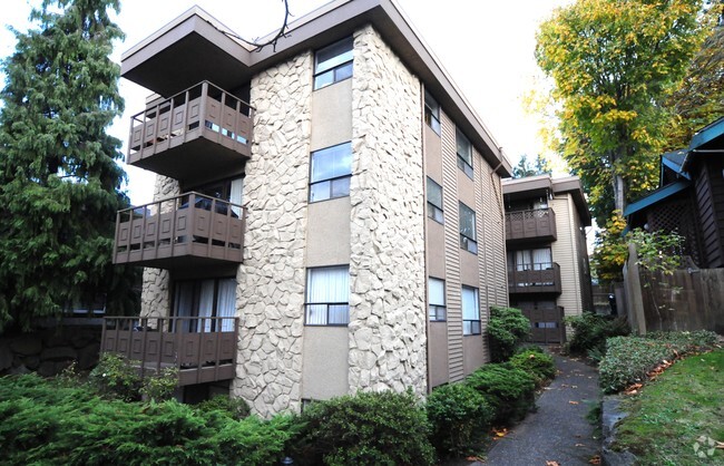 Building Photo - 4030 California Ave SW