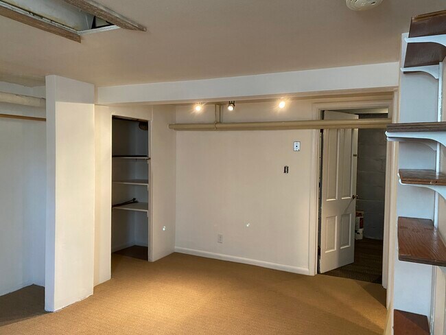 Building Photo - 1023 N 38th St