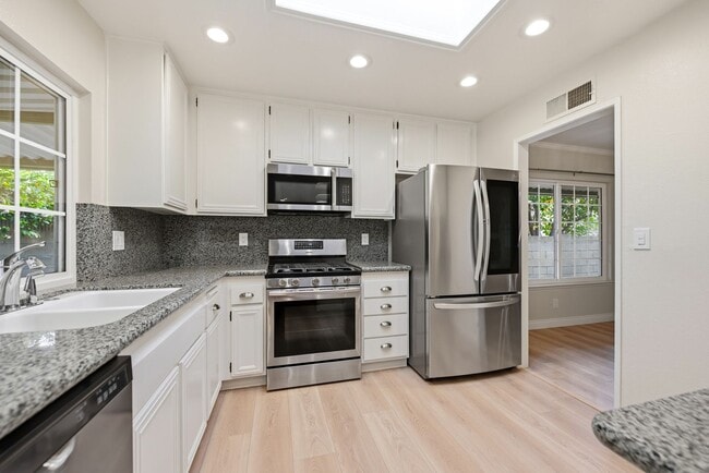 Foto del edificio - Bright, Charming & Garden-Filled