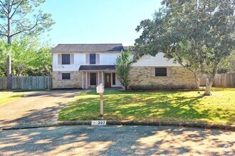 Building Photo - 307 Elmwood Cir