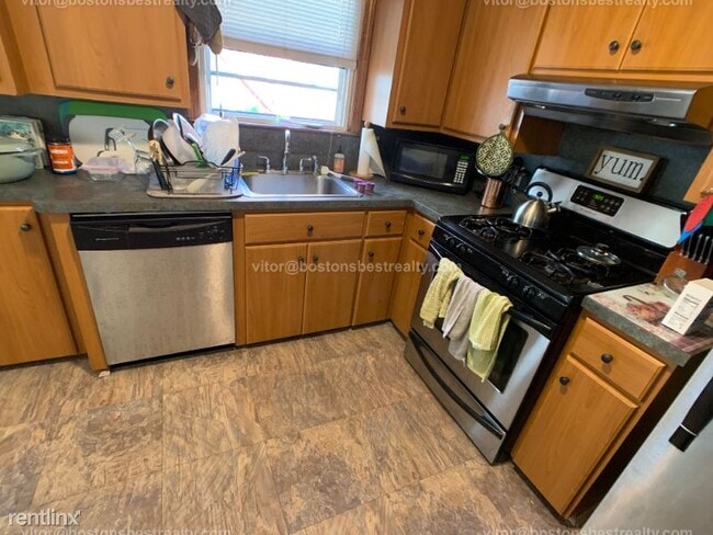 Building Photo - 3 br, 1 bath Condo - 9 Monastery Rd 2 Unit 2