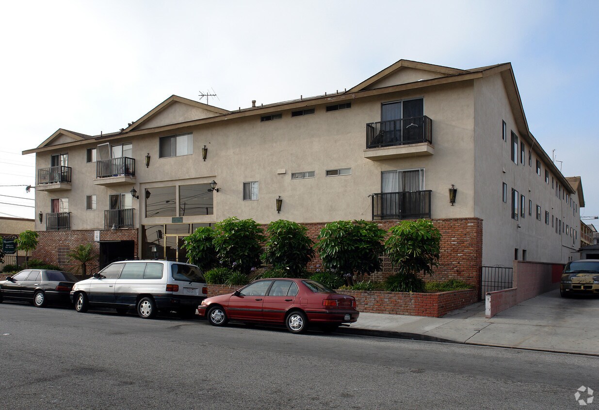 Building Photo - Crestmoor Apartments