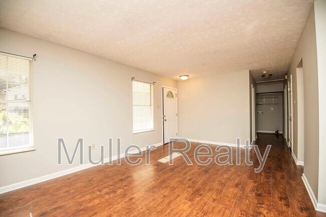 Building Photo - 2909 Selma Ave