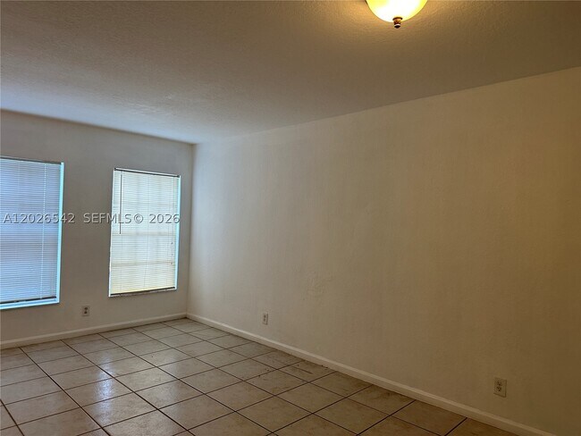 Building Photo - 824 Summit Blvd