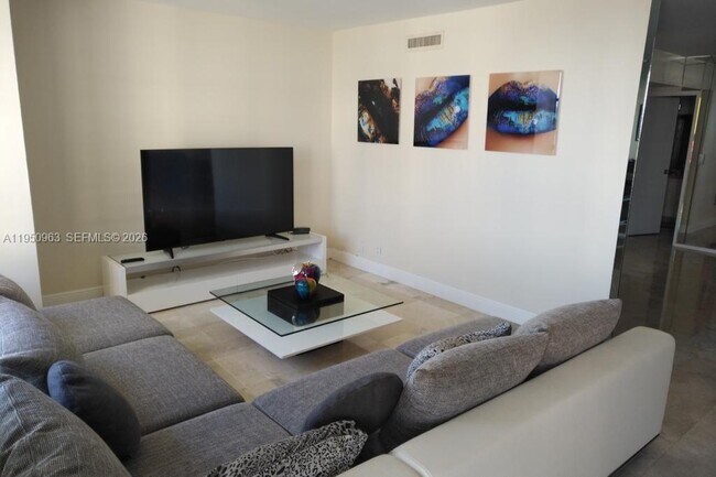 Foto del edificio - 500 Three Islands Boulevard