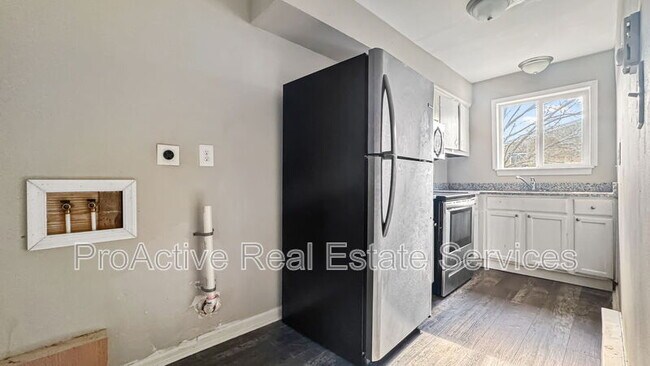 Building Photo - 121 W 32nd St