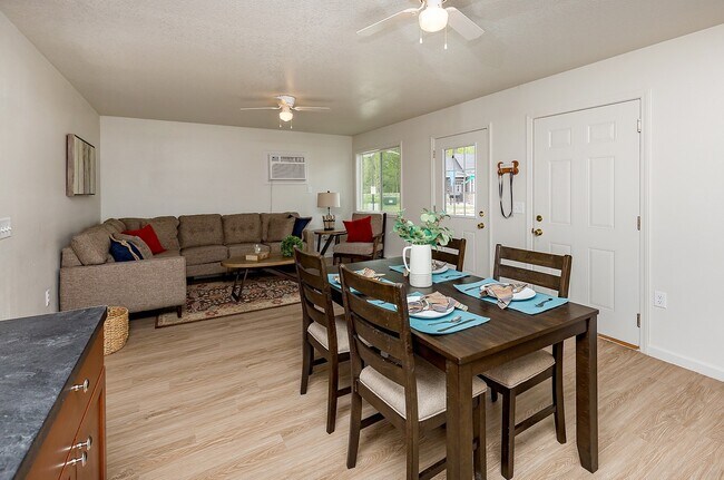 Foto del edificio - 1506 Cherry Creek Dr
