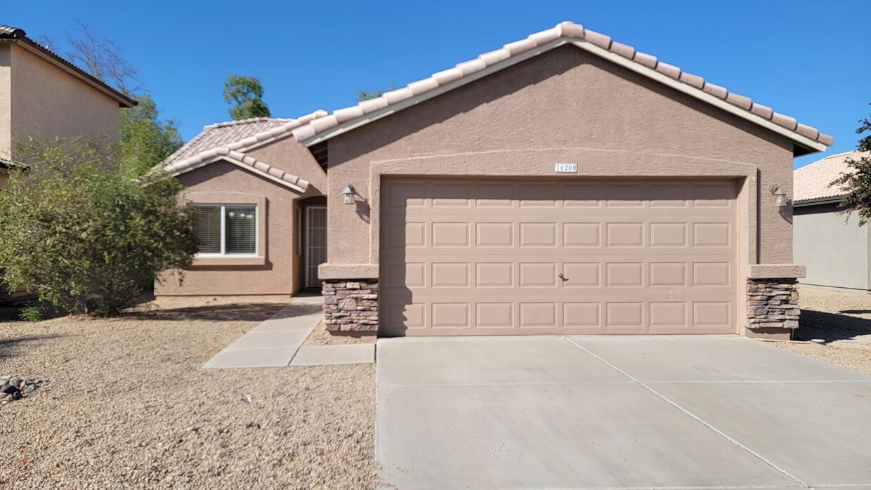 Foto principal - Aggressively priced home in Goodyear!