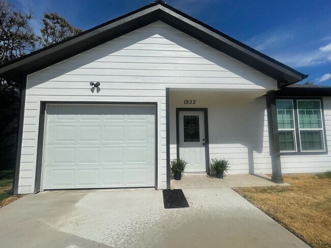 Front of House - 1932 Agnew St