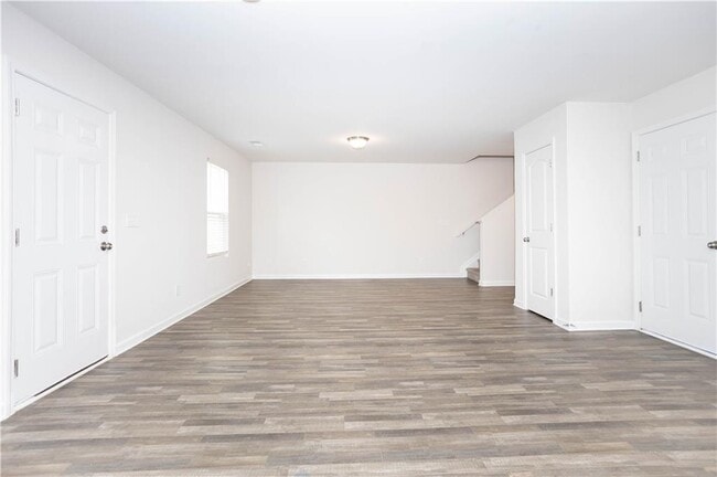 Building Photo - 350 Jada Ln