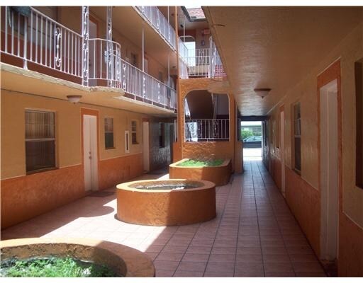 Foto del vestíbulo - 1530 W 68th St