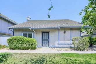 Building Photo - 2501 S Victor St