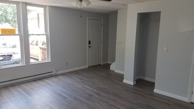 Foto del edificio - 523 W Front St