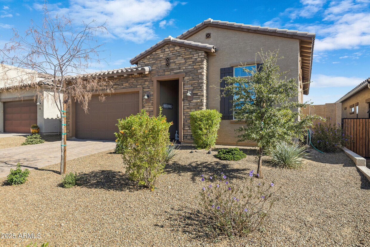 Foto principal - 18828 E Blue Sky Dr
