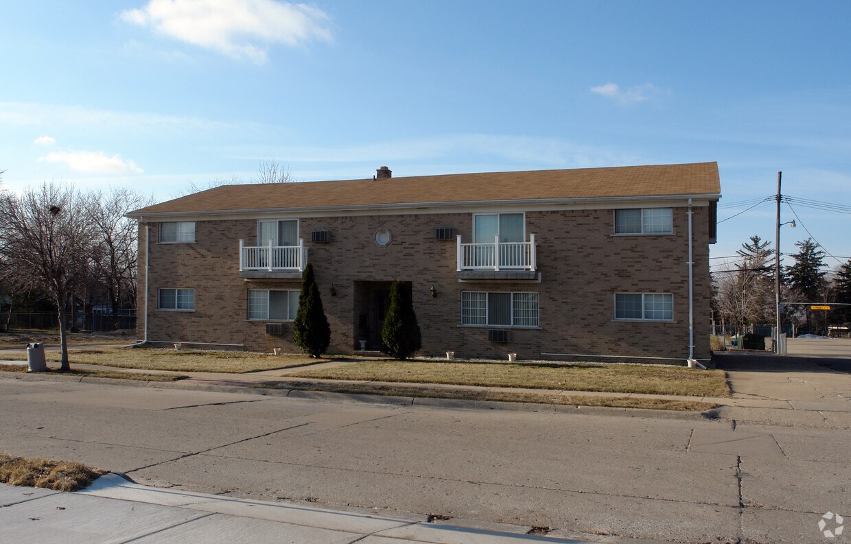 16180 Aurora Ave, Eastpointe, MI 48021 Apartments in Eastpointe, MI