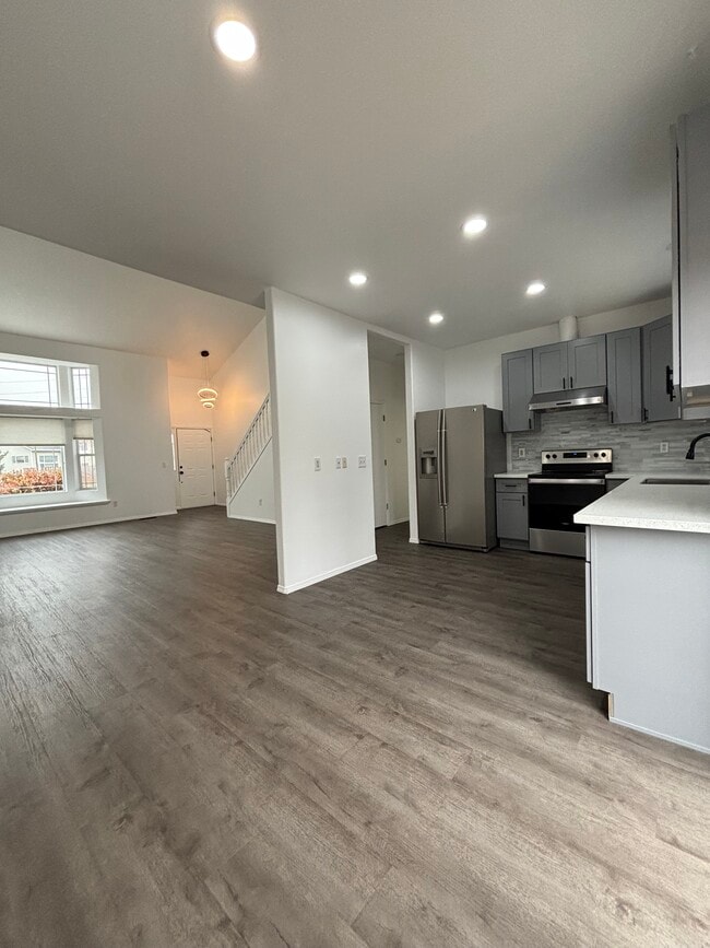 Building Photo - 20115 NE Halsey St