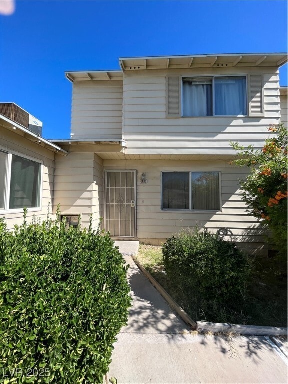 Primary Photo - 4972 Larkspur St