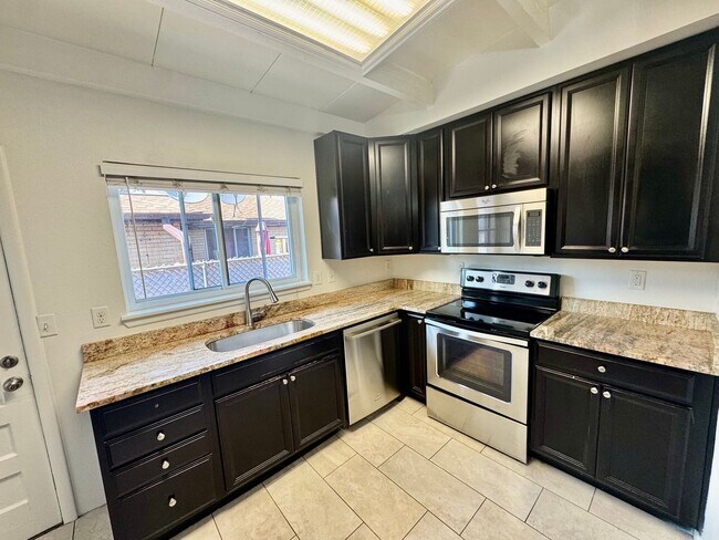Foto del edificio - 2260-2268 Ames St