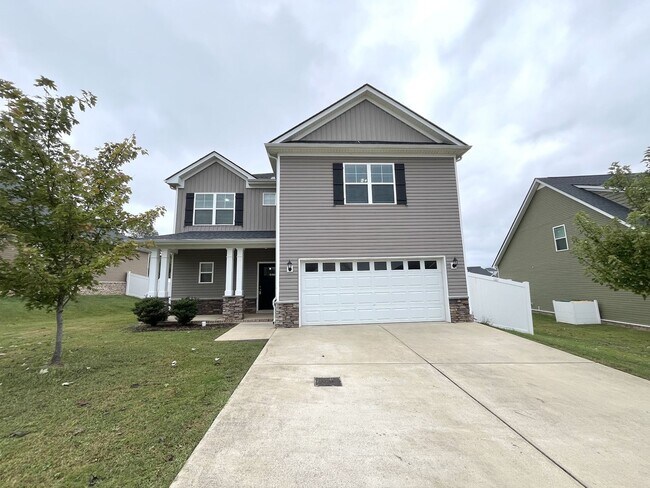 Building Photo - Huge home in Spring Hill!